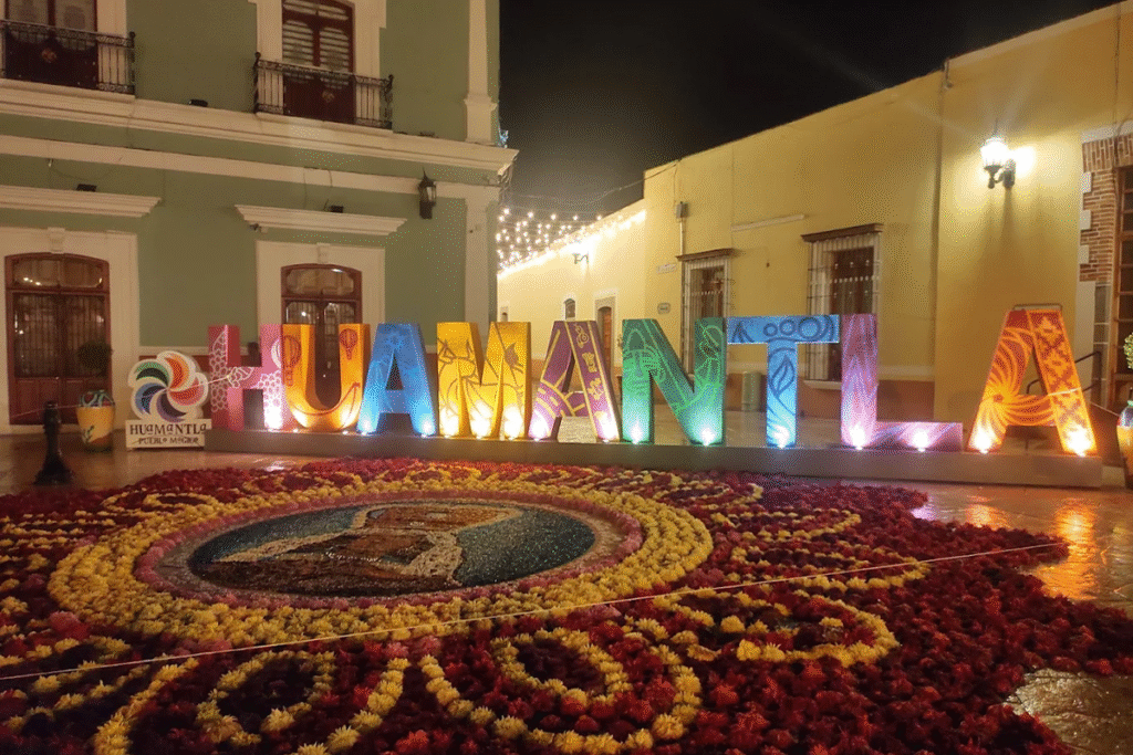 Tapete monumental en las letras de Huamantla